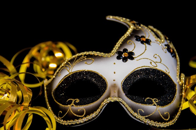 Nasconde il viso a Carnevale: quali sono le maschere più famose per questo 2024?