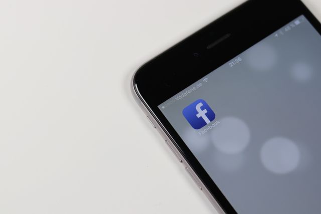 Comprare like Facebook: vantaggi, limiti e come usarli in una strategia social efficace